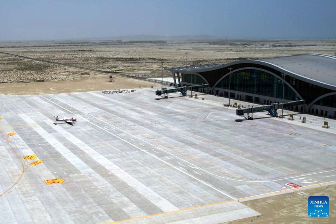Aeroporto auxiliado pela China na cidade portuária de Gwadar, no Paquistão, inicia teste de voo