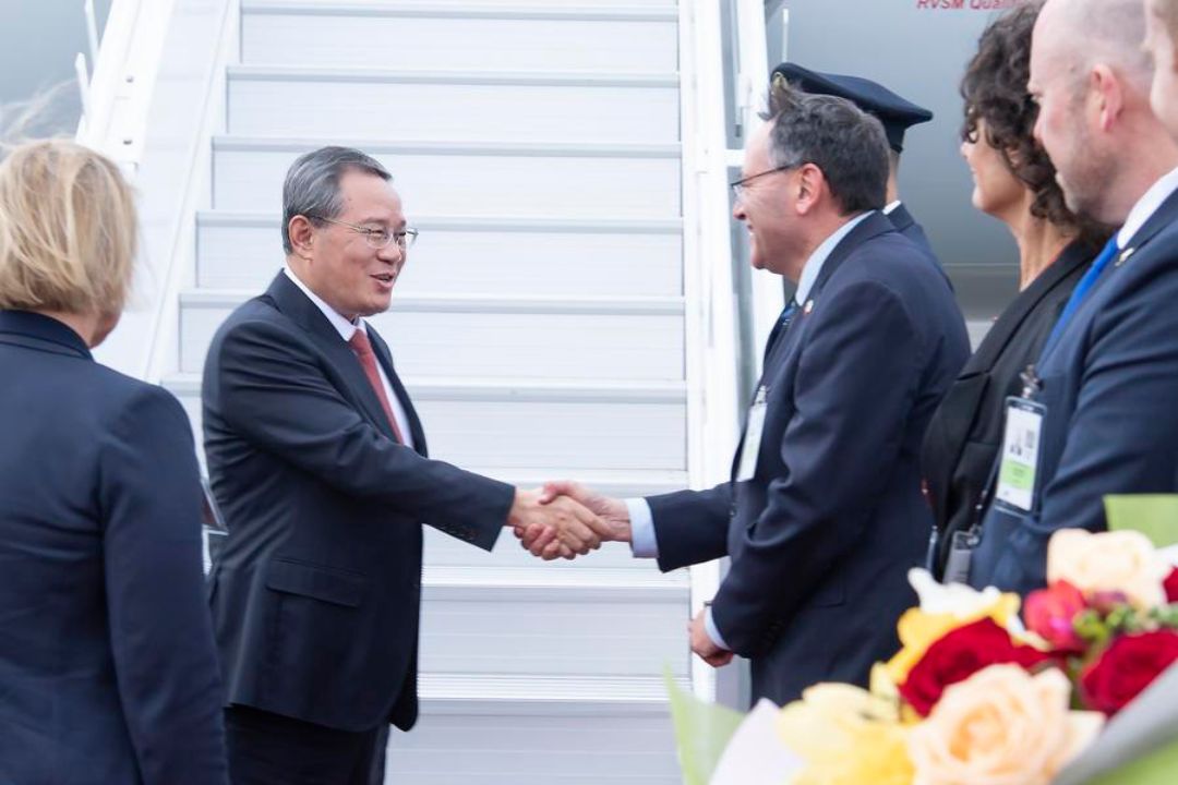 Primeiro-ministro chinês chega à Nova Zelândia para visita oficial