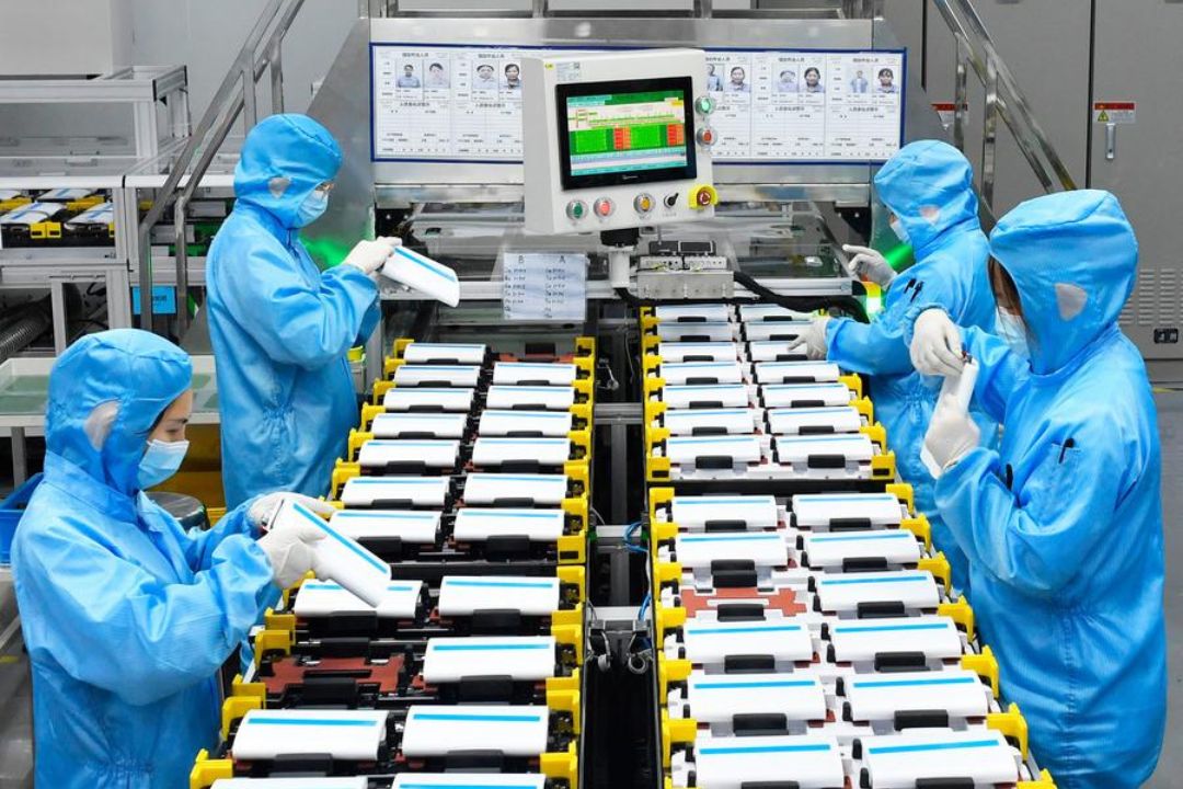 Capacidade instalada de baterias elétricas da China cresce em 2024