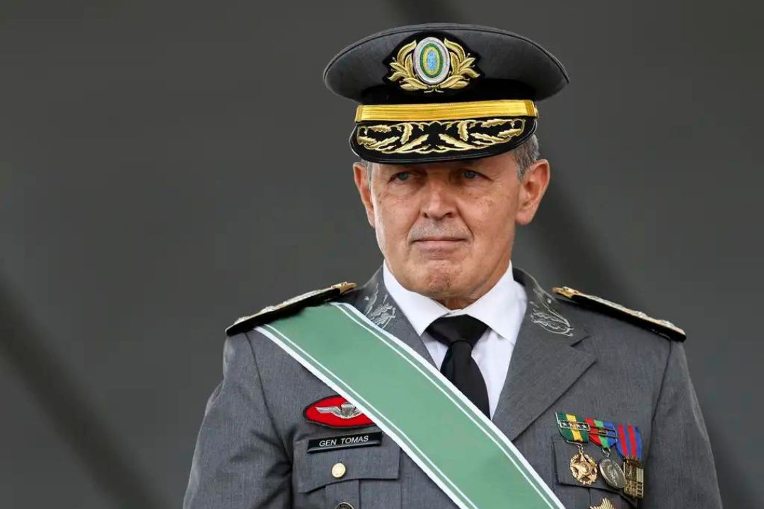 Ministro da Defesa Nacional da China se reúne com comandante do exército brasileiro