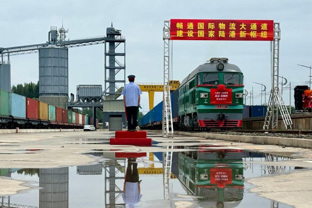 Capital chinesa lança serviço regular de trem de carga para a Europa