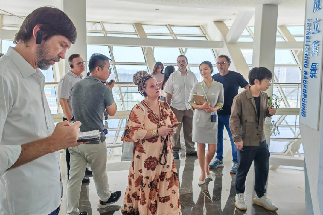 Jornalistas brasileiros exploram inovação do centro da China