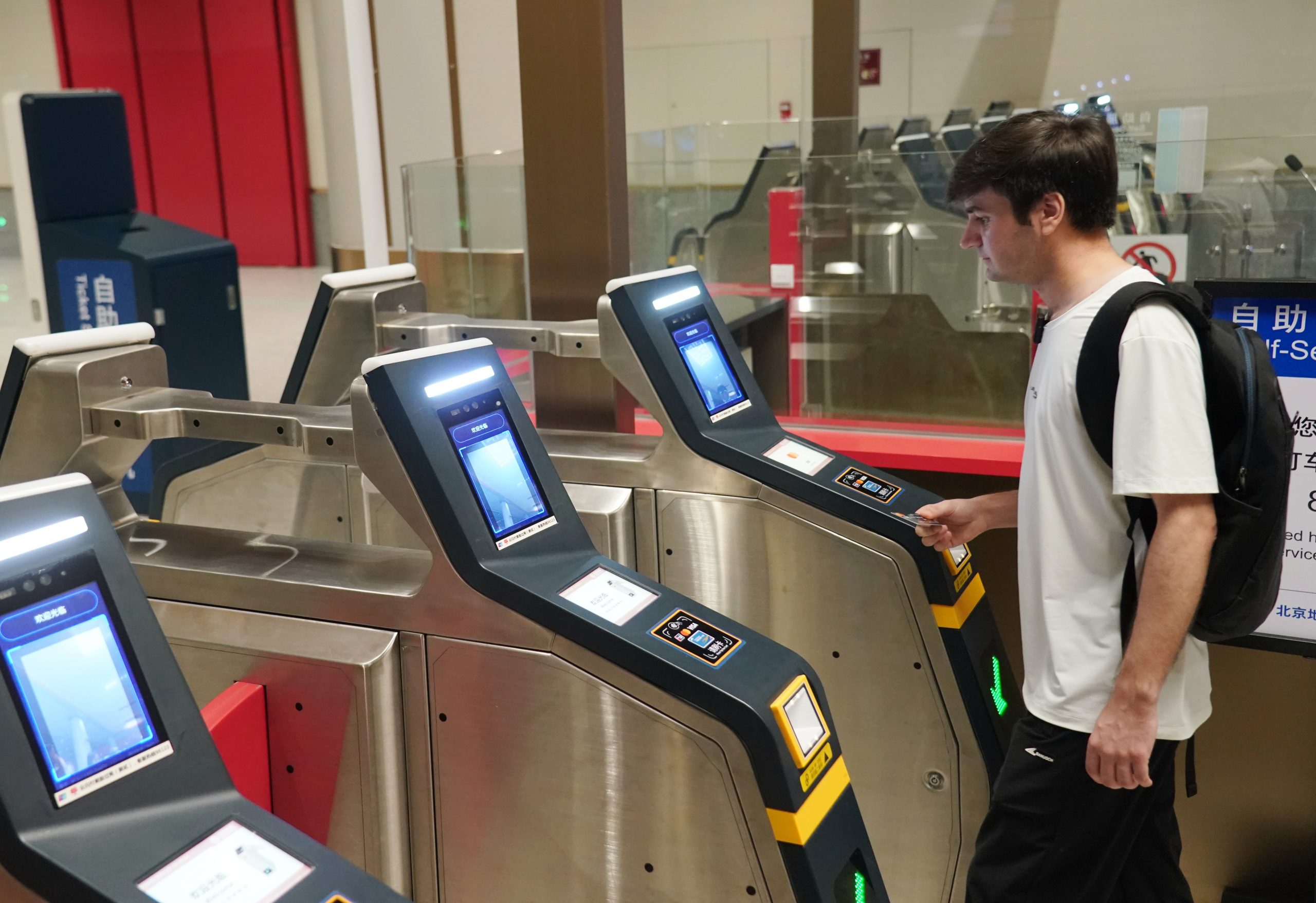 Serviços que facilitam pagamentos em Pequim beneficiam visitantes internacionais