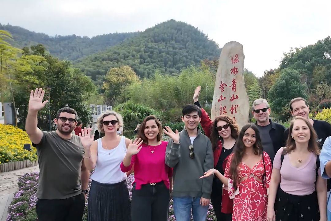 Conhecendo a China: Viagem de personalidades culturais brasileiras à China