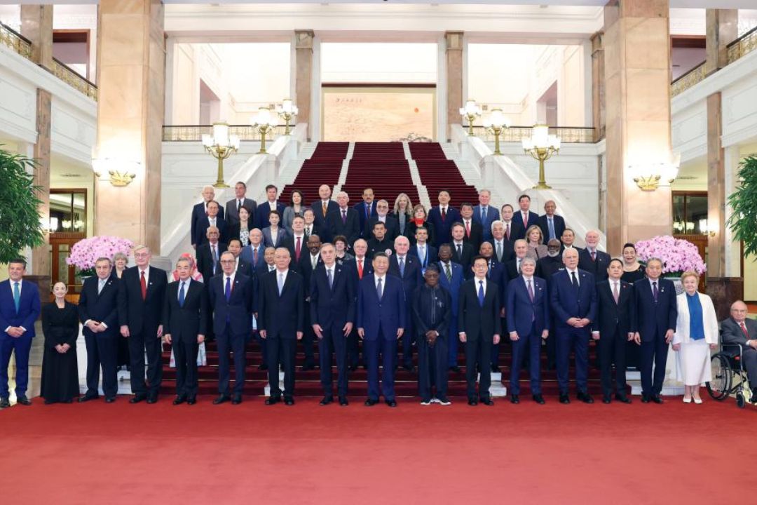 Xi se reúne com convidados da Conferência Internacional de Amizade da China