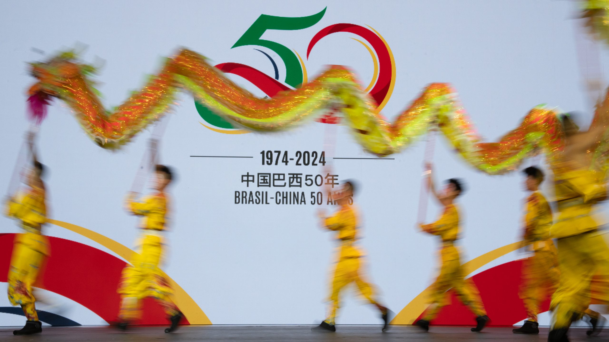 Álbum fotográfico celebra 50º aniversário de estabelecimento das relações diplomáticas entre China e Brasil