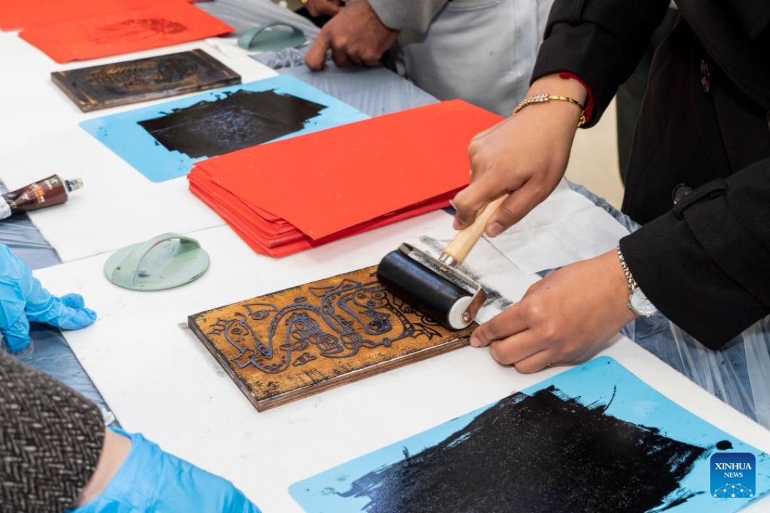 Exposição de xilogravuras do Ano Novo Chinês celebra cultura tradicional no Nepal