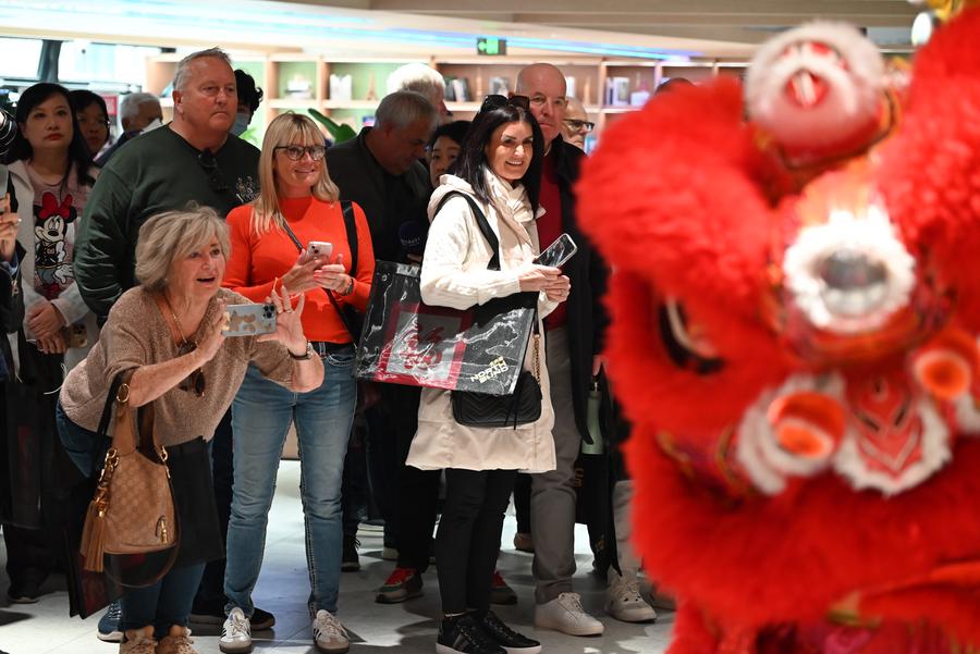 Shanghai recebe número recorde de turistas estrangeiros em cruzeiros