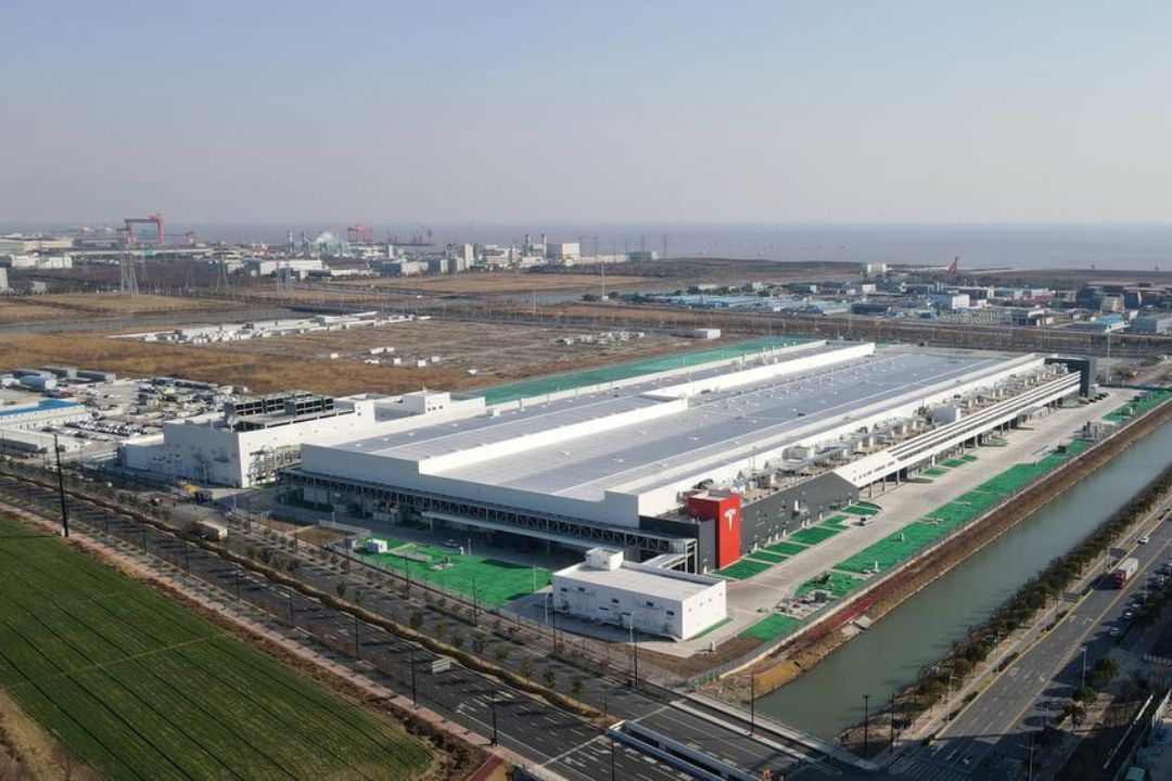 Tesla exporta primeiro lote de baterias Megapack da nova megafábrica em Shanghai