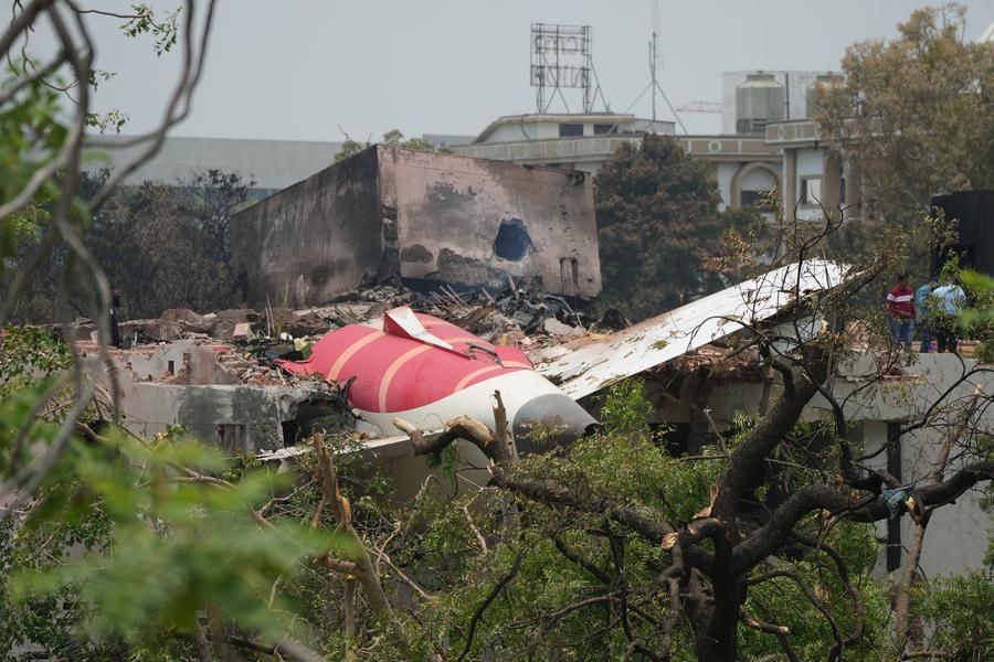 Xi Jinping envia condolências à Índia por queda de avião da Air India