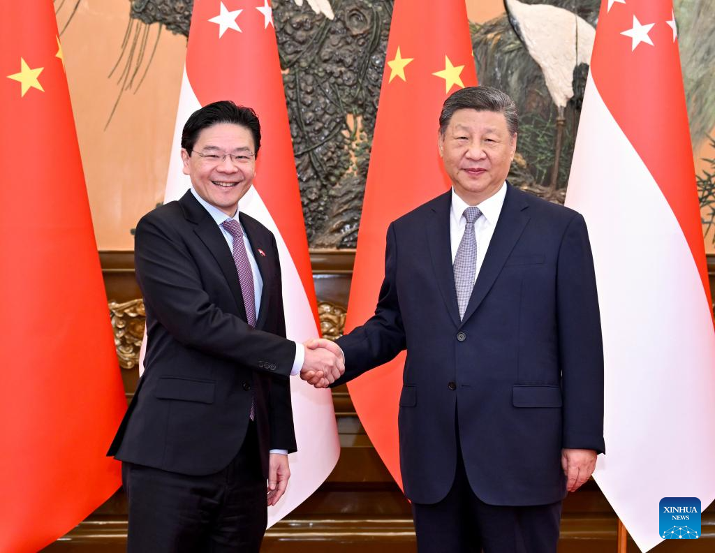 Xi Jinping e primeiro-ministro de Cingapura reforçam laços entre países