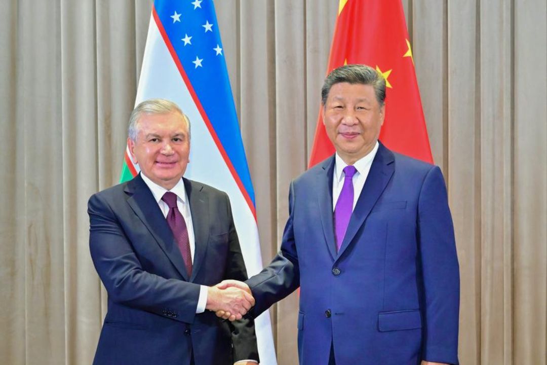 Xi e presidente do Uzbequistão discutem expansão comercial e parceria estratégica