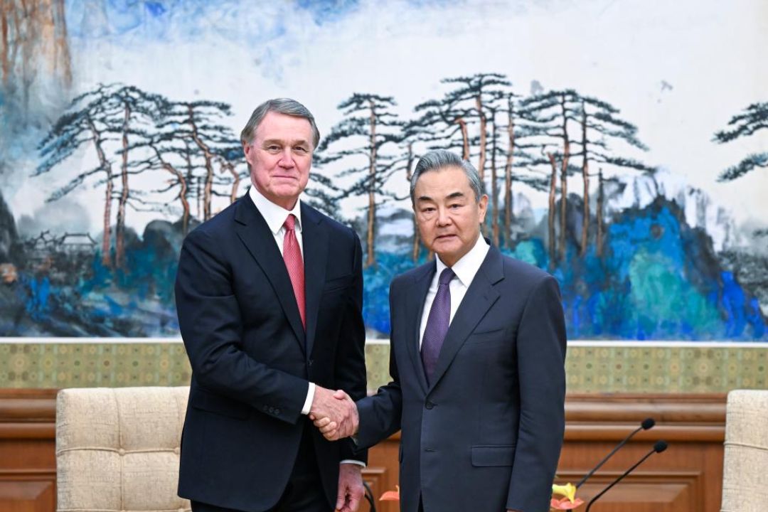 Wang Yi recebe novo embaixador dos EUA e pede cooperação baseada em respeito mútuo