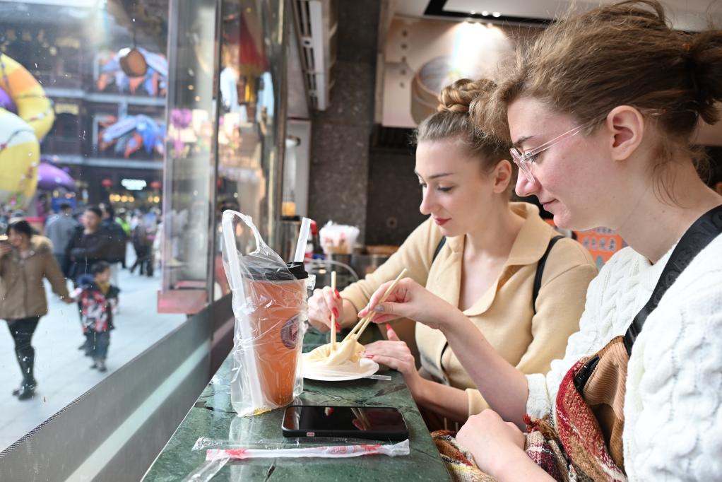 Shanghai lança plataforma “Easy Go” para facilitar experiência digital de turistas estrangeiros