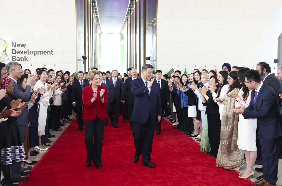 Xi Jinping se reúne com Dilma Rousseff em Shanghai e destaca papel do BRICS na união do Sul Global