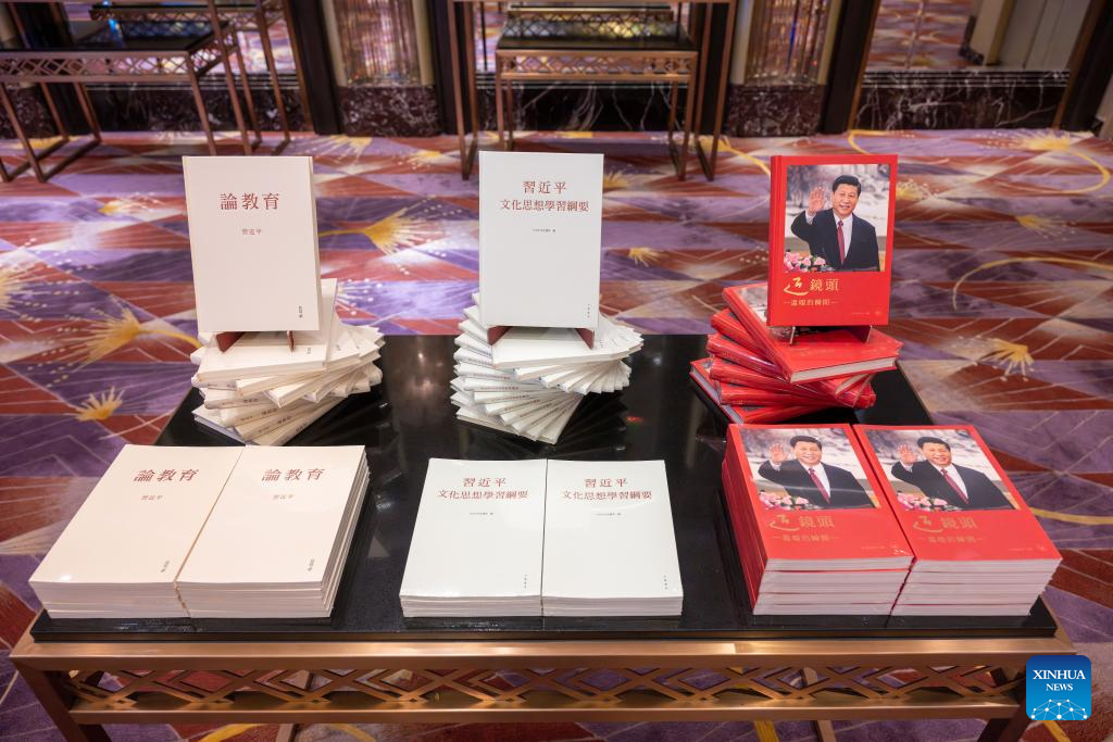 Livros com pensamentos de Xi Jinping sobre educação e cultura são lançados em feira de Hong Kong