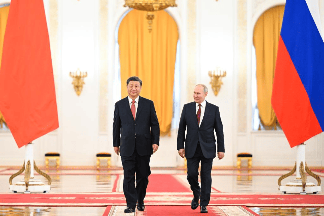 Xi fala com Putin e reafirma compromisso em negociar paz na Ucrânia