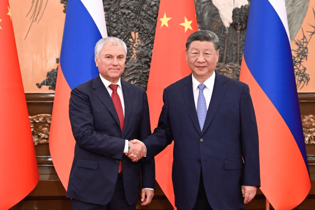 Xi encontra chefe da Duma russa e pede solidariedade com o Sul Global