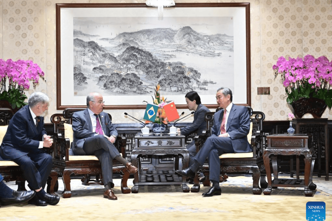 China quer fortalecer laços com Brasil para ‘resistir à intimidação’, diz chanceler