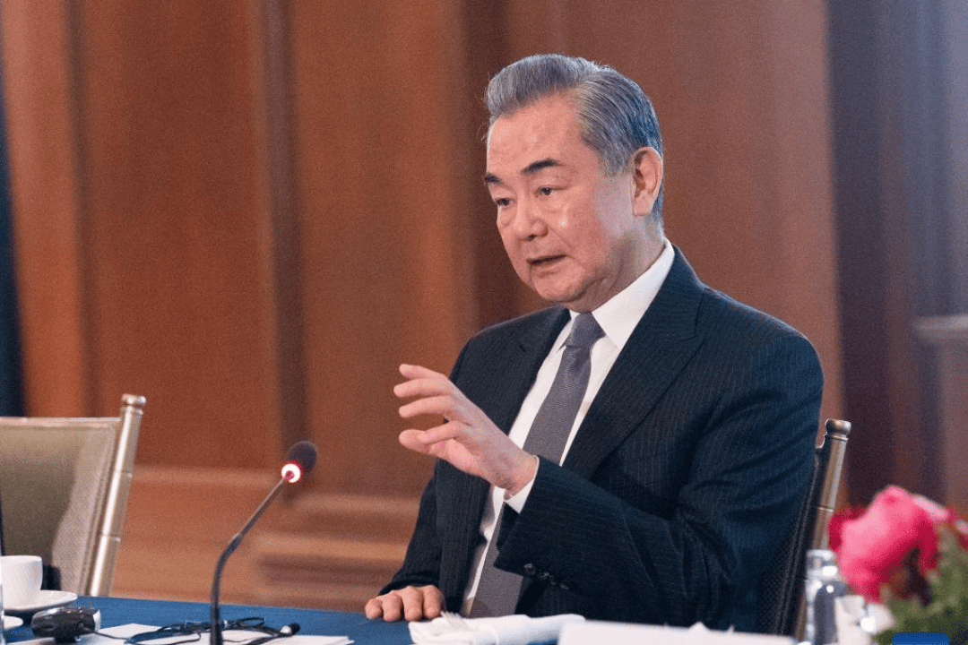 China e Europa devem trabalhar juntas para enfrentar tarifas arbitrárias, diz chanceler