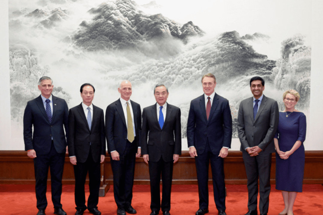 Chanceler da China se reúne com delegação de legisladores dos EUA em Beijing