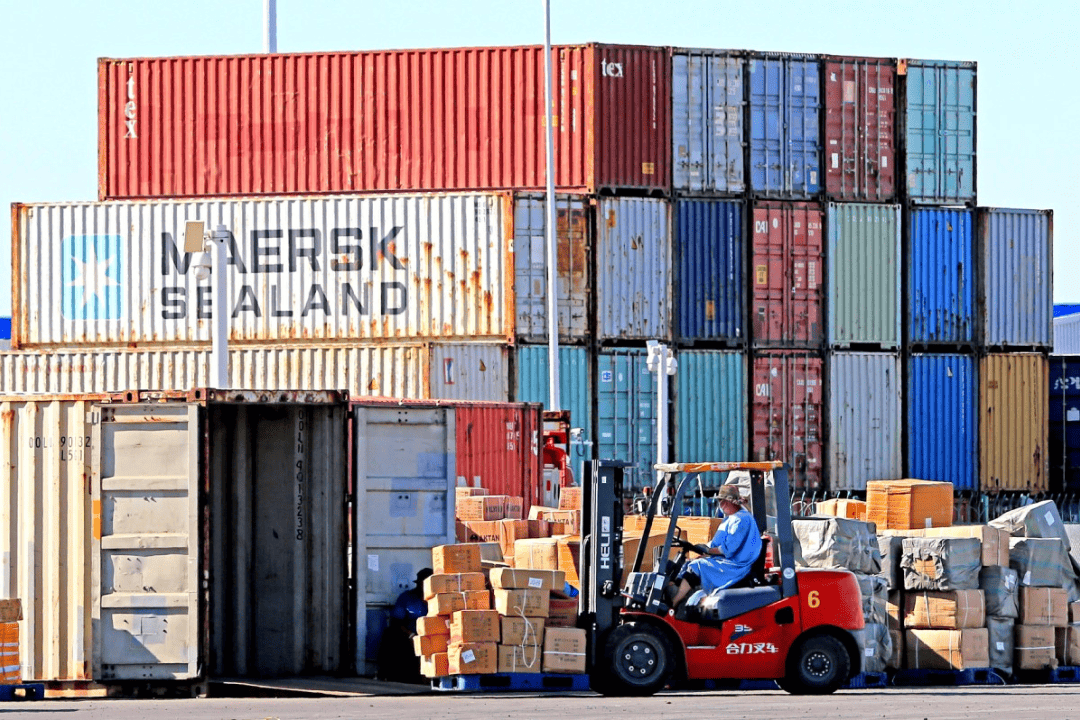 Porto chinês supera marca de 5.000 viagens de três de carga China-Europa