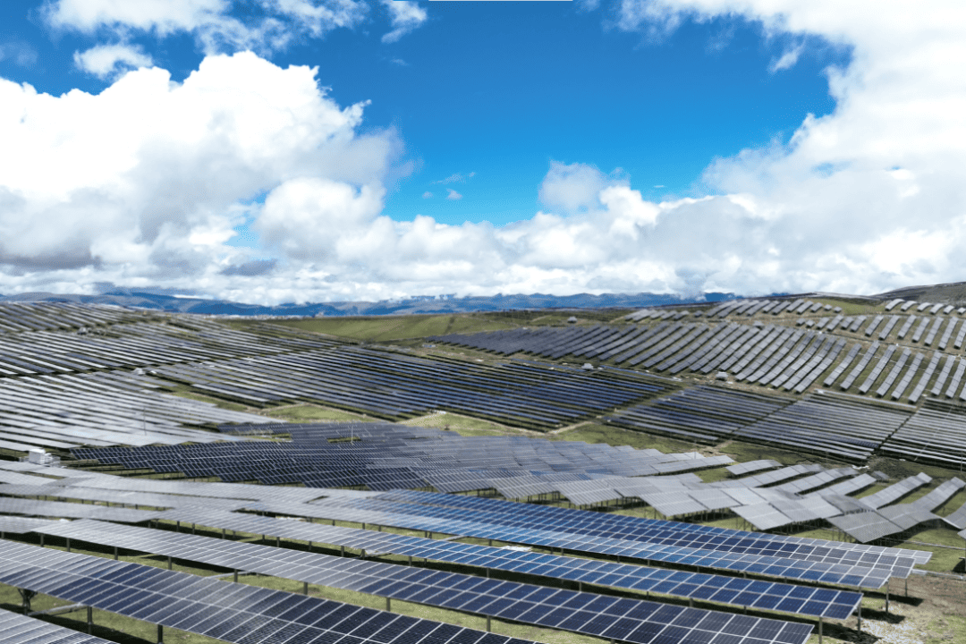 Avanço e influência da China em energia limpa são destaques no NYT
