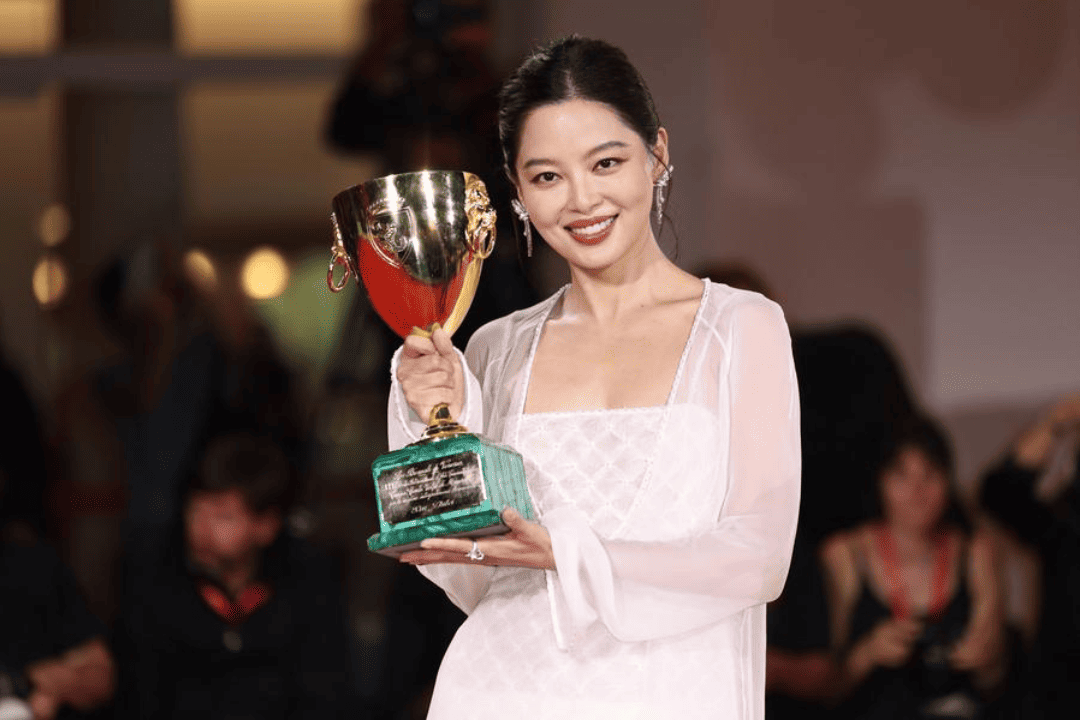 Xin Zhilei ganha como Melhor Atriz no Festival de Veneza