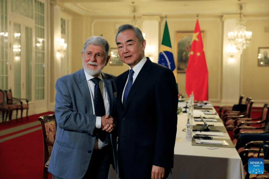 Celso Amorim se encontra com chanceler chinês em Beijing