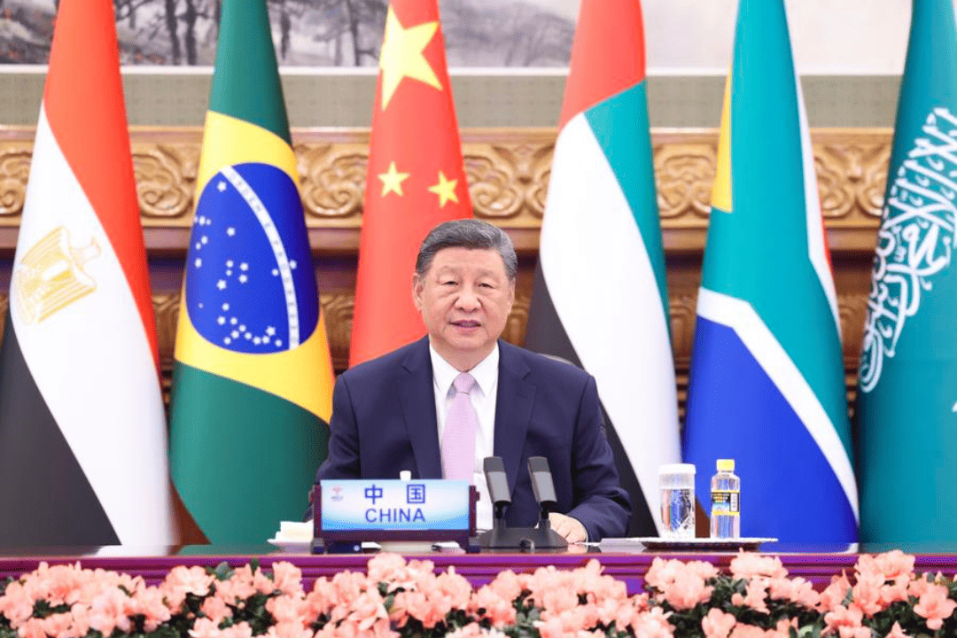 Artigo de Xi Jinping destaca avanços na implementação das quatro iniciativas globais da China