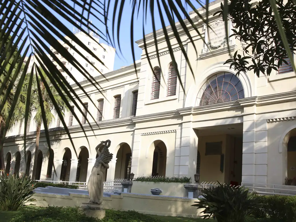 Exposição no Museu da Imigração celebra a seda como símbolo de conexão entre China e Brasil