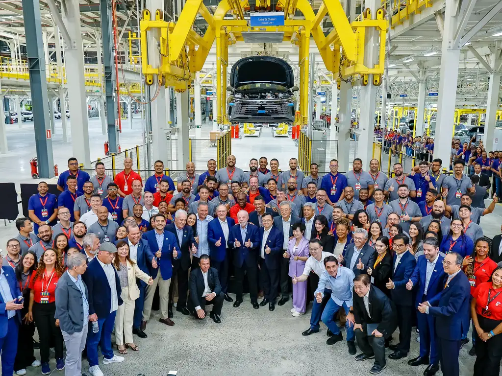 BYD inaugura megafábrica de veículos elétricos na Bahia com presença de Lula