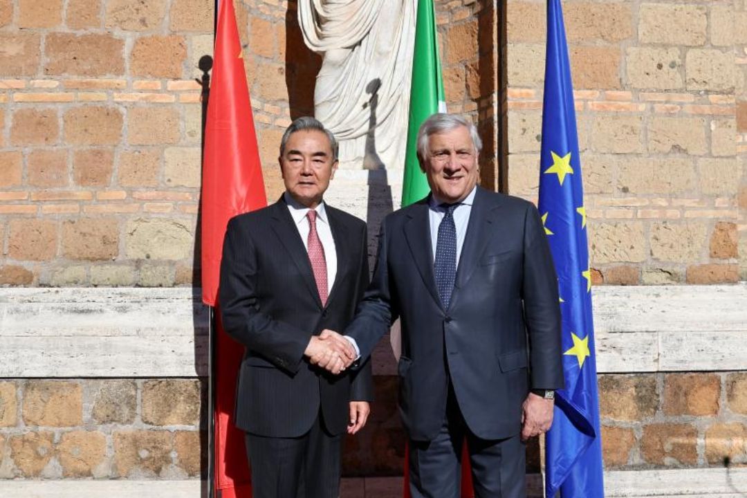 China e Itália reforçam parceria estratégica em encontro entre chanceleres