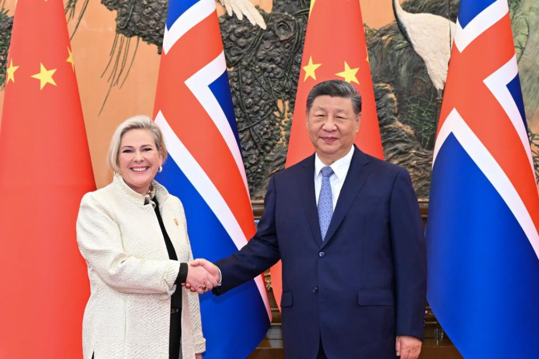 Xi Jinping reforça cooperação com líderes estrangeiros durante Reunião Global sobre Mulheres em Beijing
