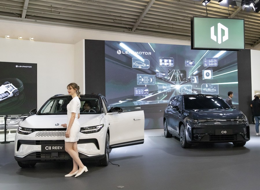 Montadora chinesa de veículos elétricos inicia vendas no Brasil e no Chile