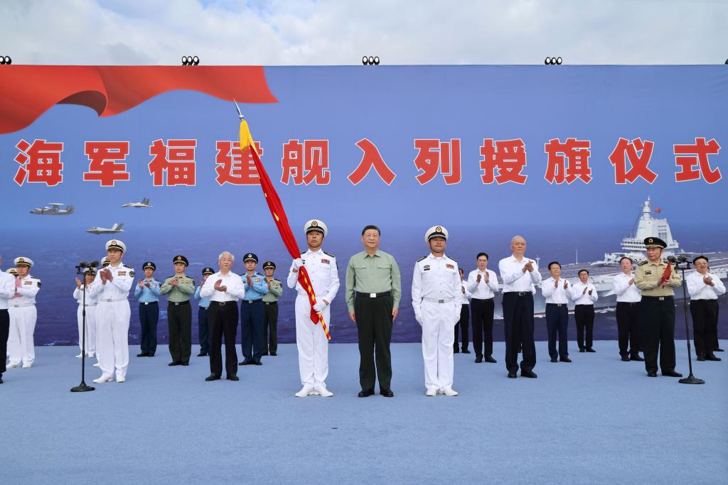 Xi Jinping participa da cerimônia de comissionamento do porta-aviões Fujian