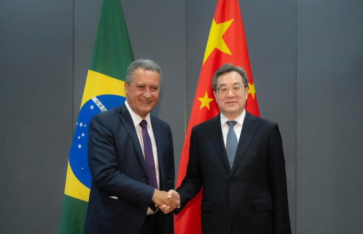 China e Brasil reforçam parceria estratégica e cooperação em modernização e desenvolvimento