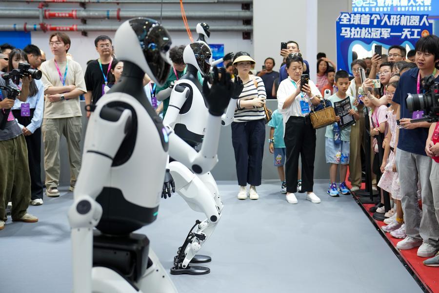 Robôs humanoides ganham destaque nas celebrações do Ano Novo Chinês