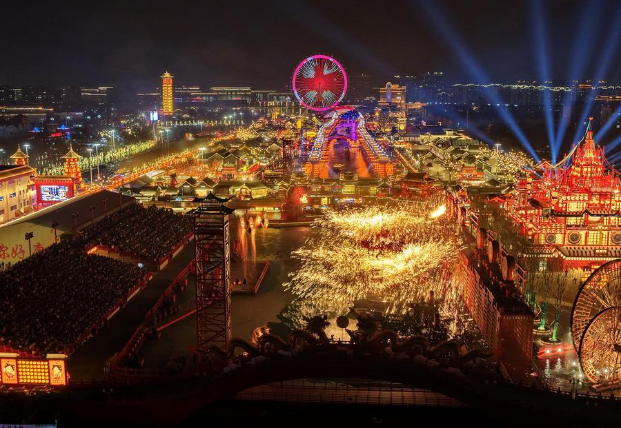 Festa da Primavera impulsiona viagens, varejo e consumo tecnológico na China