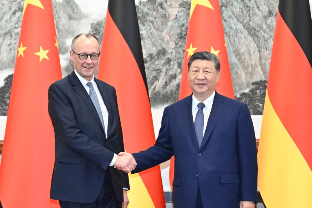 Xi Jinping recebe chanceler alemão Friedrich Merz em Beijing
