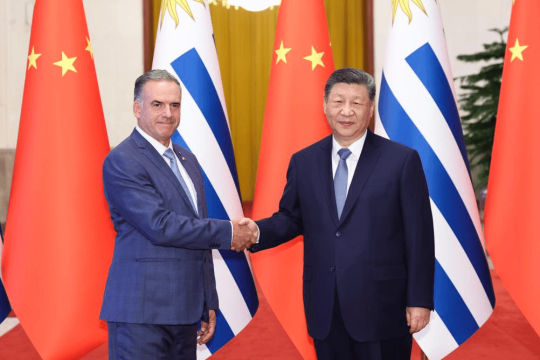 China e Uruguai defendem aprofundamento da parceria estratégica e ampliação da cooperação bilateral