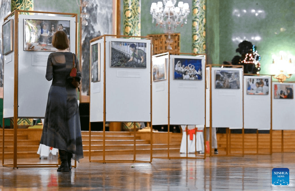 Exposição em Moscou destaca avanços das mulheres na China e cooperação com a Rússia