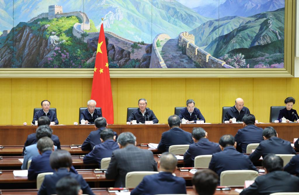 Primeiro-ministro da China pede avanço sólido das prioridades do governo em 2026