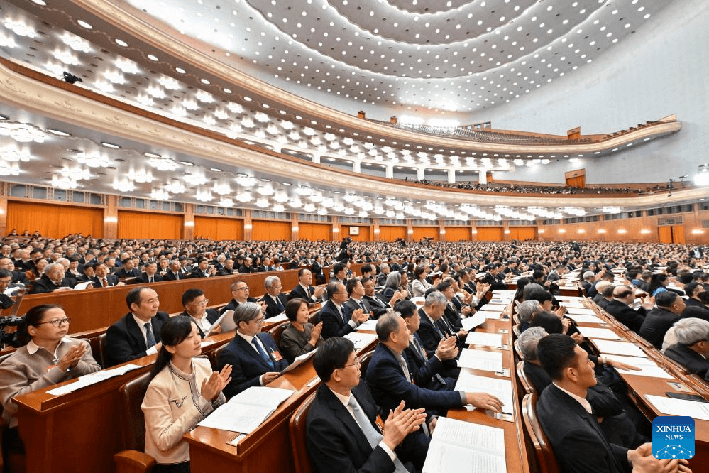 Conselheiros discutem desenvolvimento, meio ambiente e relações entre regiões em sessão da CPPCC
