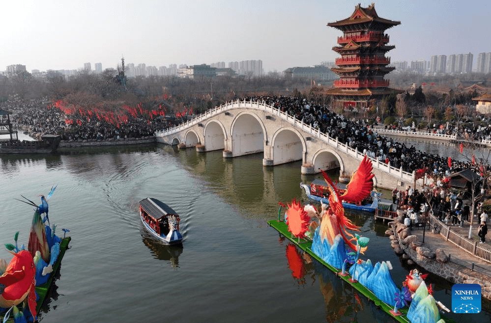 Parques temáticos “à moda antiga” viram febre entre jovens na China