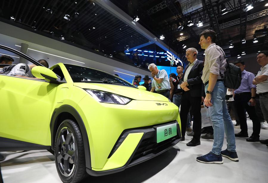 BYD Dolphin Mini lidera vendas no Brasil e marca avanço dos carros elétricos