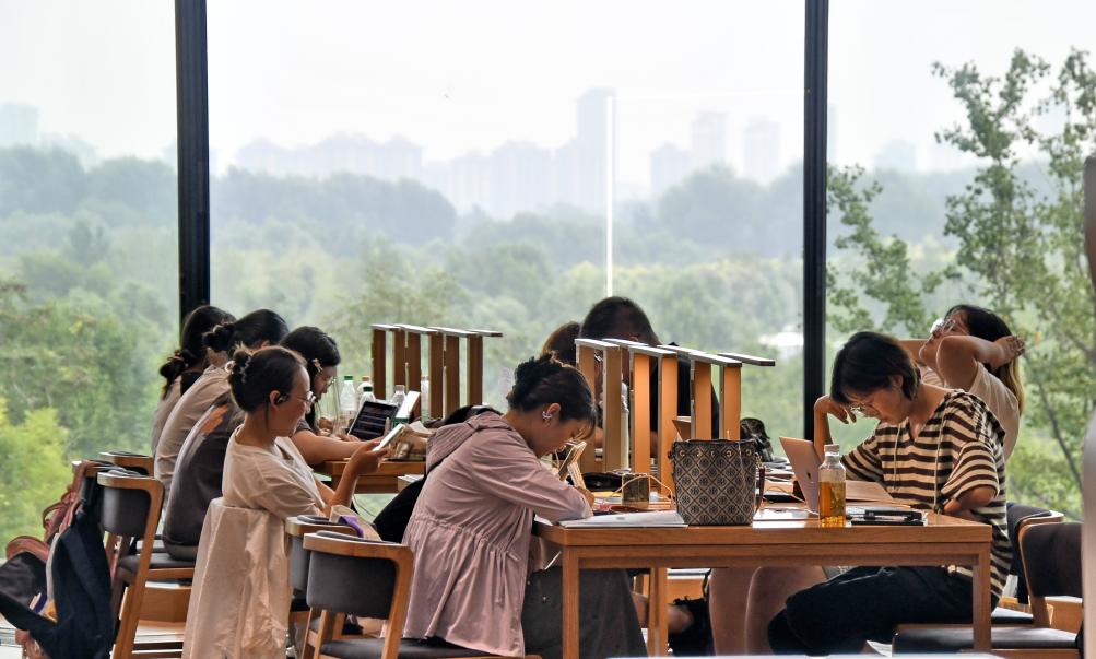 Taxa de leitura entre adultos chineses cresce e mercado digital quase dobra em cinco anos