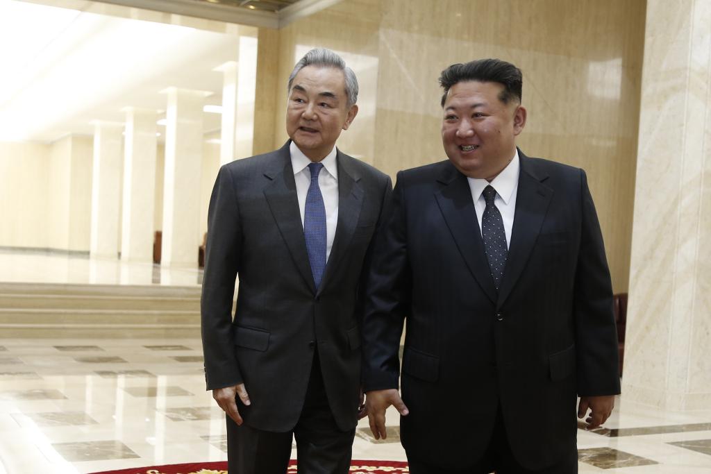 Wang Yi defende cooperação ampliada entre China e Coreia do Norte