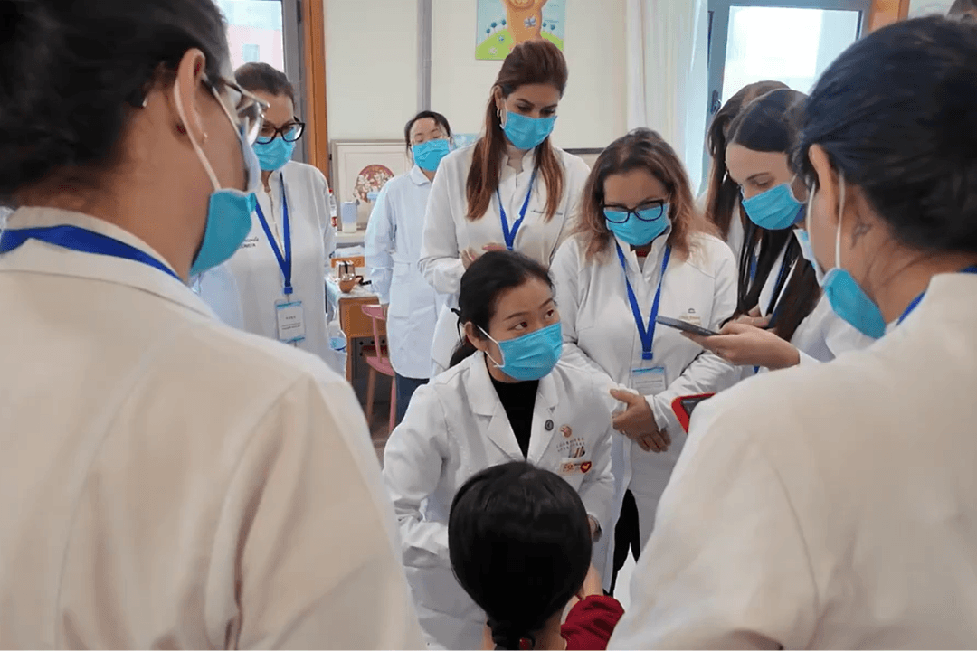 Brasileiros vão à China para estudar medicina tradicional e ampliar atuação na saúde