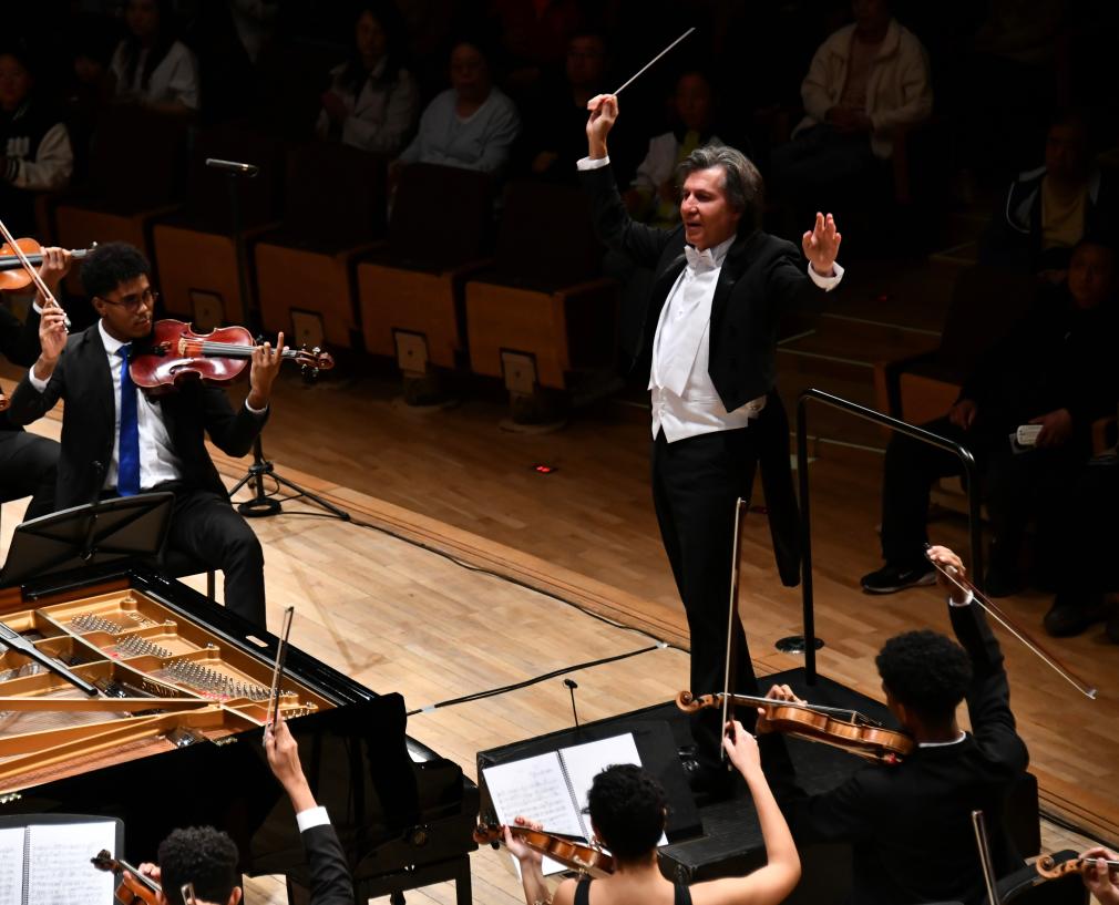 Orquestra juvenil da Bahia leva música brasileira a Tianjin